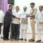 साइबर जागरूकता अभियान में योगदान के लिए सिंगरौली पुलिस ने कलाकार अशोक पाण्डेय को किया सम्मानित