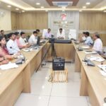 कलेक्टर के अध्यक्षता में समय सीमा की बैठक आयोजित