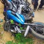तेज रफ्तार बस ने बाइक सवार दो युवकों को मारी टक्कर, दोनों गंभीर घायल