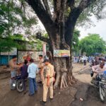 स्कूलों के बाहर पुलिस की सख्ती, संदिग्ध बाइक सवारों की हुई जांच