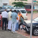न्यायालय परिसर में नाबालिग युवक-युवती को लेकर हंगामा, पुलिस ने दोनों को सौंपा परिजनों के हवाले