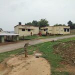 तीन माह से खराब पड़ा हैंडपंप, प्यास से जूझ रहे स्कूली बच्चे