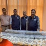 लखनऊ में रिटायर्ड एआरटीओ के घर विजिलेंस का छापा, करोड़ों की संपत्ति और नकदी बरामद