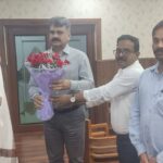 रेल कर्मचारियों की मांगों को लेकर डबलूसीआरईयू महामंत्री ने जीएम से की मुलाकात