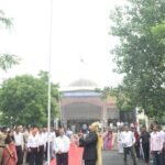 कलेक्ट्रेट कार्यालय में कलेक्टर श्री गौरव बैनल ने किया ध्वजारोहण