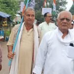 कांग्रेस पार्टी द्वारा बीजेपी के द्वारा की गाई महंगाई के विरोध में किया गया पैदल मार्च निकाल कर किया गया विरोध प्रदर्शन