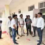 गोपला स्कूल में एसडीएम व तहसीलदार का औचक निरीक्षण, बच्चों को पढ़ाया पाठ