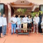 वार्ड पार्षद ने किया फलदार पौधे का वितरण