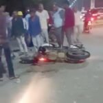 कलेक्ट्रेट के सामने बाइक-कार की जोरदार भिड़ंत, युवक गंभीर घायल