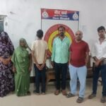मोबाइल लेने को लेकर घर से नाराज होकर निकला 15 वर्षीय बालक, जियावन पुलिस ने परिजनों से मिलाया