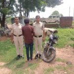 बरगवां पुलिस की तत्परता: चोरी गई हीरो स्प्लेंडर बाइक सहित शातिर चोर गिरफ्तार, भेजा गया जेल