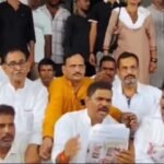 उल्टे तिरंगे की फोटो शेयर करने का मामला: विधायक रामनिवास शाह पर कार्रवाई की मांग को लेकर कांग्रेस का कोतवाली में प्रदर्शन