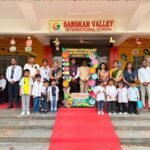 संस्कार वैली इंटरनेशनल स्कूल में पुरानी किताबों से पढ़ाई और पाठ्यक्रम अधूरा, प्रबंधन पर ₹1 लाख जुर्माना