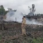 कौशांबी: पटाखा फैक्ट्री में जोरदार धमाका, दर्जनभर मजदूर झुलसे, दूर-दूर तक दिखा धुआं