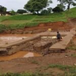 25 लाख की डीएमएफ मद से बनी पुलिया पहली बारिश में ही हुई क्षतिग्रस्त, निर्माण गुणवत्ता पर उठे सवाल