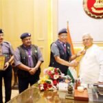 राज्यपाल श्री पटेल ने स्काउट्स एवं गाइड स्कार्फ धारण किया