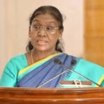 राष्ट्रपति श्रीमती मुर्मु ने महेश्वरी साड़ी बुनाई में उत्कृष्ट योगदान के लिए खरगोन जिले के श्री कमल गौड़ को किया सम्मानित