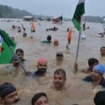 नर्मदा की लहरों पर लहराया तिरंगा, 200 तैराकों ने निकाली अनोखी राष्ट्रभक्ति यात्रा