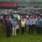 शिक्षा में बारिश न बने बाधा, हिंडालको महान ने 258 विद्यार्थियों को वितरित किए छाते