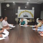 मॉडल रोड का निर्माण कार्य सर्वोच्च प्राथमिकता से पूरा कराएं- नगर निगम आयुक्त