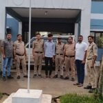 किराना दुकान की आड़ में अवैध शराब बेचने वाला युवक गिरफ्तार, भारी मात्रा में शराब जब्त