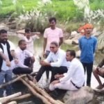ऐश डाइक फूटने के विरोध में 100 घंटे से जल सत्याग्रह, चिता पर लेटीं महिलाएं