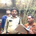 नशे के खिलाफ चितरंगी पुलिस की बड़ी कार्रवाई: घर की बाउंड्री में लहलहा रहे गांजा के 11 पौधे जब्त, आरोपी गिरफ्तार