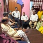 लूट और गोलीकांड के पीड़ित से मिले भाजपा जिलाध्यक्ष, अधिकारियों से मदद को लेकर की चर्चा