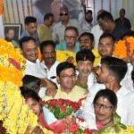 अजय सिंह ‘राहुल’ के जन्मदिन पर अनूठा उपहार: सिंगरौली के कांग्रेसियों ने पहनाई 1000 किलो की 16 फीट लंबी ‘अजगर माला’