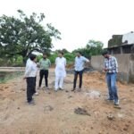अटल आवास के निर्माण कार्यों का निरीक्षण, प्राधिकरण अध्यक्ष ने दिए निर्देश