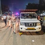 अव्यवस्थित पार्किंग पर यातायात पुलिस की कार्रवाई, 26 वाहनों के चालान