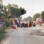 तेलाई मोड़ पर सड़क के गड्ढे से बाइक सवार घायल, संगठन ने पहुंचाया अस्पताल
