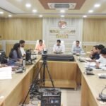 कलेक्टर के अध्यक्षता में समय सीमा की बैठक आयोजित