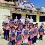 शिक्षा के प्रोत्साहन को पार्षद अनिल कुमार वैश्य की पहल, जमुआ स्कूल के बच्चों को मिले बैग