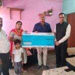 दुर्घटना में निधन के बाद परिजनों को मिला 50 लाख का बीमा क्लेम