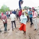 गणेश पंडाल में सो रहे युवकों पर गिरा हाईटेंशन तार, करंट से चार की मौत