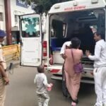 चलती पवन एक्सप्रेस में मां की गोद से उछलकर इमरजेंसी खिड़की से ट्रैक पर गिरी डेढ़ साल की बच्ची, यात्रियों ने चेन पुलिंग कर बचाई जान