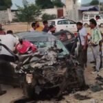 डंपर और कार की भीषण टक्कर, एक ही परिवार के तीन लोगों की मौत
