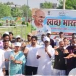 गांधी जयंती पर जुड़वा तालाब में चला विशेष स्वच्छता अभियान