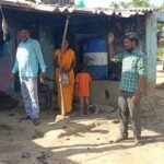 ब्लास्टिंग के मलबे से घर क्षतिग्रस्त, दो महिलाएं घायल