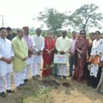 सेवा संकल्प अभियान के तहत मुक्तिधाम गनियारी में वृहद पौधारोपण