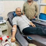 शिक्षक नृपेन्द्र सिंह ने जरूरतमंद बुजुर्ग को किया रक्तदान