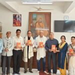 डॉ. विनोद कुमार शर्मा की काव्य कृति ‘अथर्ववेद मंजरी’ का भव्य विमोचन