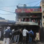 नौगढ़ में किराना दुकान व मकान में भीषण आग: कार और 3 बाइक जलकर खाक, करीब 70 लाख का नुकसान
