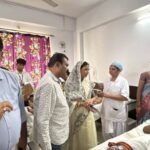 हाईटेंशन तार की चपेट में आई मां दुर्गा की मूर्ति, आग लगने से चार युवक झुलसे