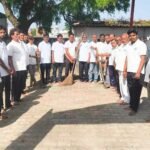 डीह बाबा प्रांगण में चला स्वच्छता अभियान