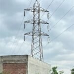 हाई कोर्ट के निर्देश पर सतना में ट्रांसमिशन लाइनों के प्रतिबंधित कॉरिडोर में निर्माणों पर कार्रवाई