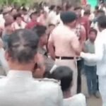 दुर्गा विसर्जन के दौरान दो गुटों में टकराव, पुलिस की निगरानी में हुआ विसर्जन