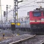 ट्रेन में तेज आवाज में मोबाइल चलाने पर हो सकती है कार्रवाई, यात्रियों को शांति बनाए रखने की सलाह